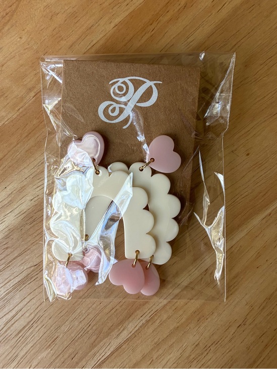 Plunder Jewelry - Plunder Design Cream & Pink Scalloped Heart Drop Earrings